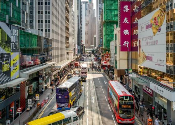 중국에 밀리고 고물가에 치이고...관광지 홍콩 위상 '추락'