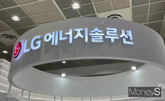 [특징주] LG엔솔, 목표주가 65만원 상향 보고서에 2% 상승