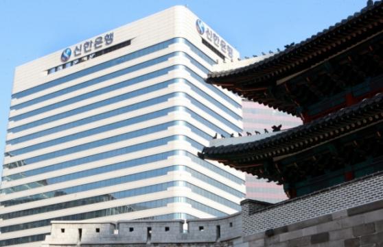 신한은행, 올해 총 620여명 희망퇴직…”1인당 평균 퇴직금 5억원 수준”