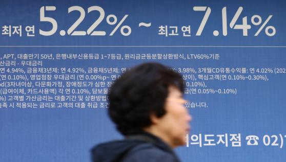 한국 GDP 대비 가계부채 비율 세계 1위… 2위는 홍콩