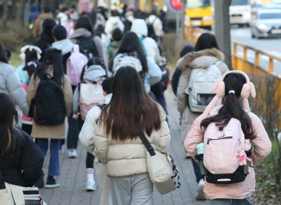 저출산 대한민국…이대론 20년 뒤 '역성장' 터널