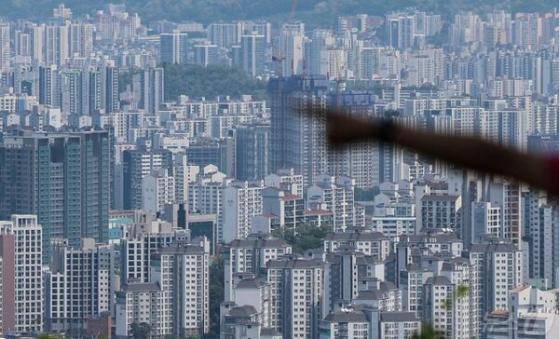 금리 앞에 장사없었다…주택시가총액, 2년새 405조 증발