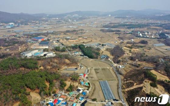 진짜 전쟁은 5세대 HBM부터…SK·삼성 AI 반도체 증설 본격화