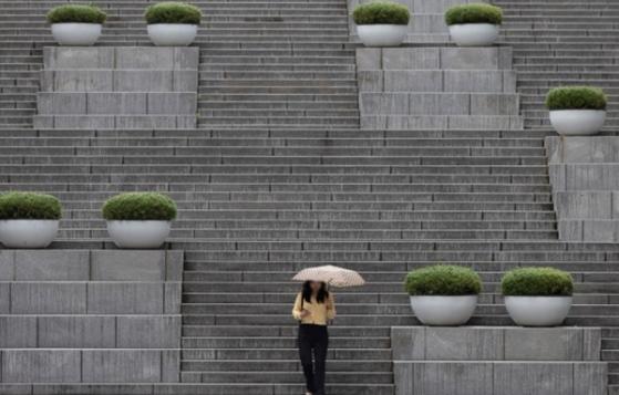 대학 진학인구 2040년 '반토막'…지방 사립대 몰락 위기