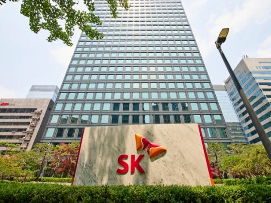 [특징주] SK, 쏘카 지분 전량 팔았다… 5% 강세