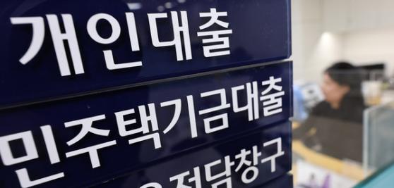 “저점 매수 기회 잡자”···금리 인하 기대감에 은행 자금 증시·부동산으로 유입