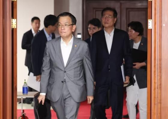 최상목 "티메프 피해 두텁게 지원…1.2조 신속 공급"