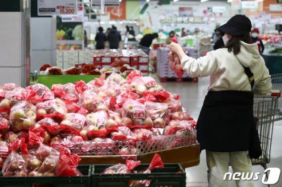 정부 1500억 긴급 투입…사과·배 가격 잡힐까 '글쎄'