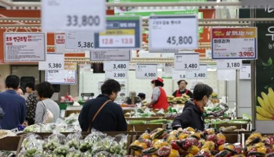 소비심리 5개월만에 개선…집값 전망은 '하락' 우세 